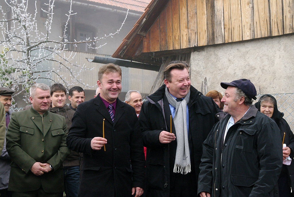 Potpredsjednik Vlade RH i načelnik Općine Žumberak na blagoslovu ceste